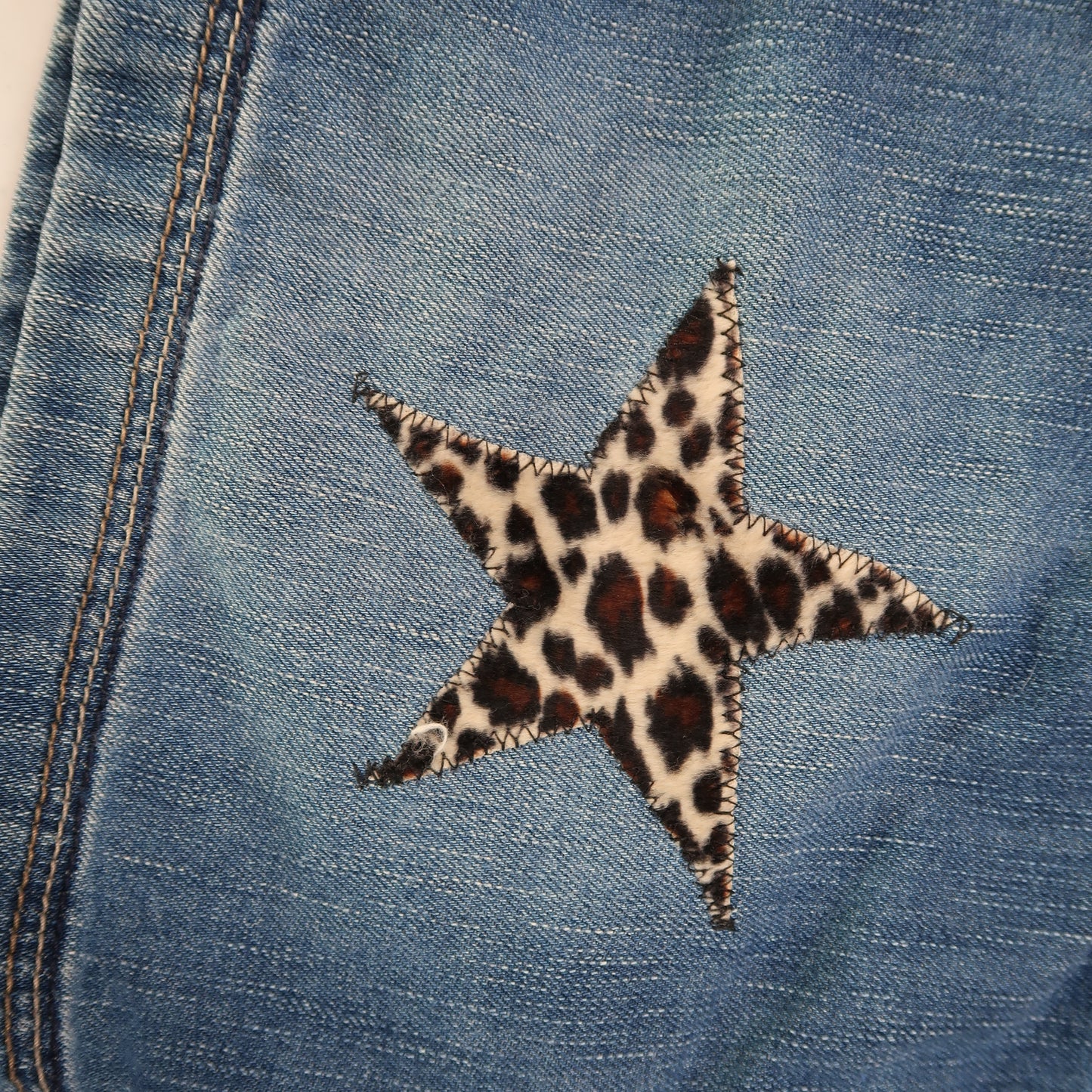 "CHEETAH STAR" Ghost Soda Patchwork Star Shorts - Medium