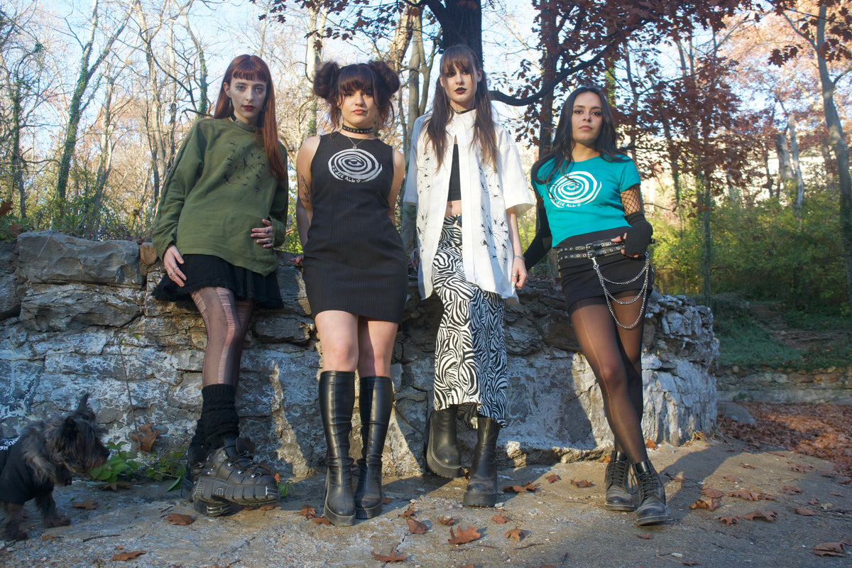 "I Love Spiders" Green Distressed Long Sleeve - Medium